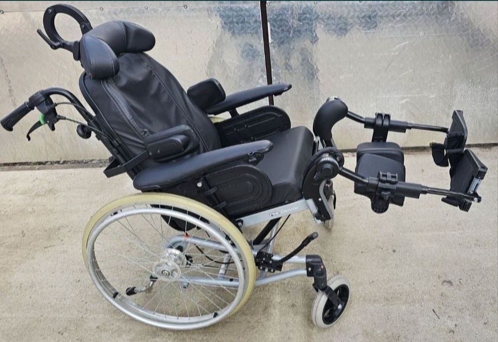 Fotoliu rulant/Scaun cu rotile cu poziție de odihnă
