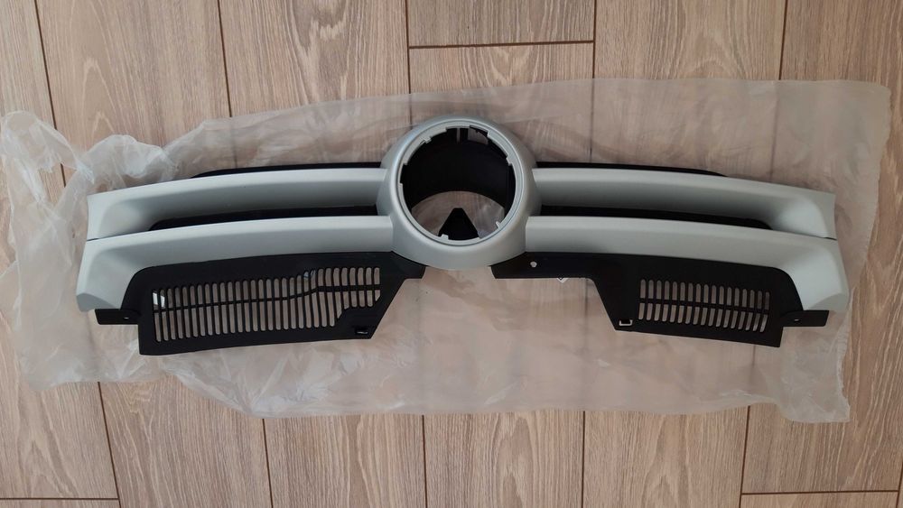 Маска решетка Vw Golf 5 Черна Сива Бяла и Грунд