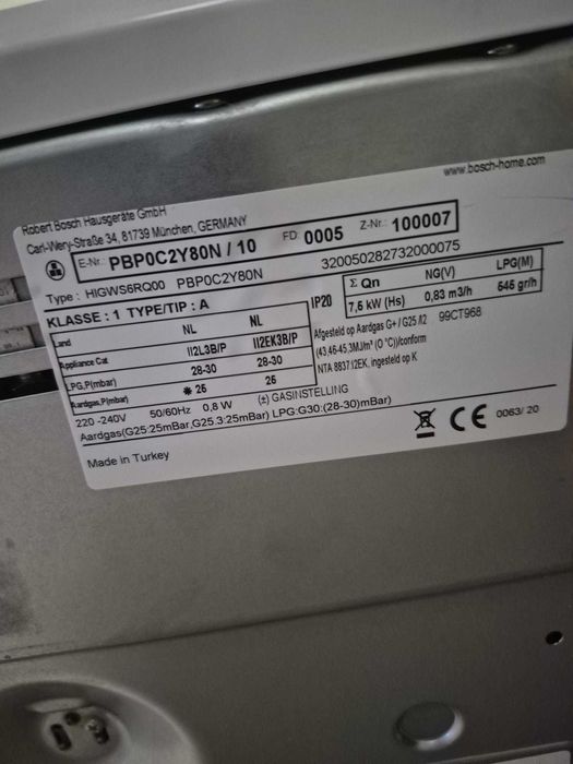 Plita pe gaz autonoma emailata  BOSCH cu 4 ochiuri si capac de sticla nefolosita
