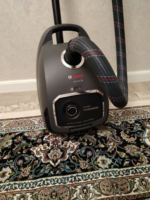 Bosch Home Professional пылесос мешковый. Б/у