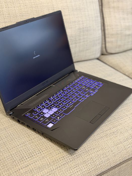 Laptop Asus TUF Gaming cu CUTIE F17 FX706HCB