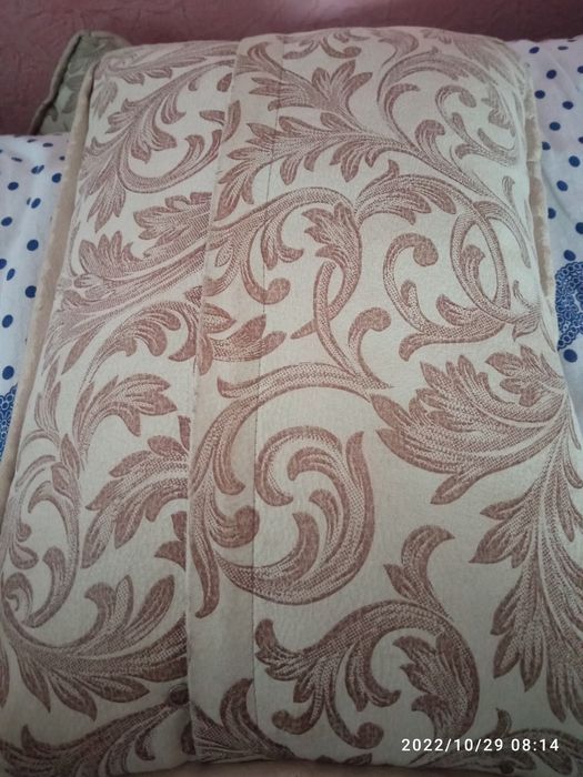 Продам  два кресла, комплекте 4 подушки.