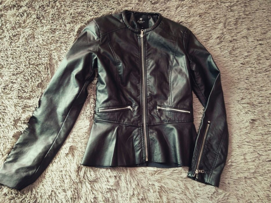 Продам демисезоннюю куртку