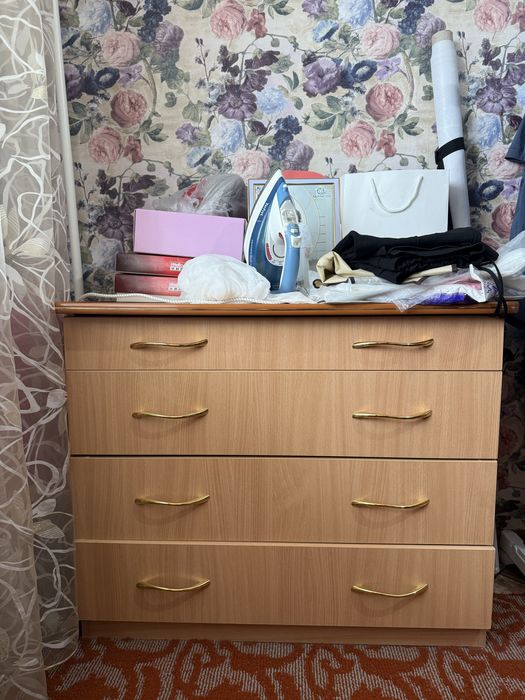 Продам комод и туалетный столик