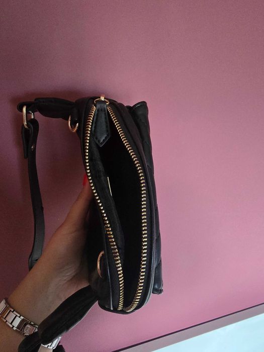 Спортна черна чанта - Guess