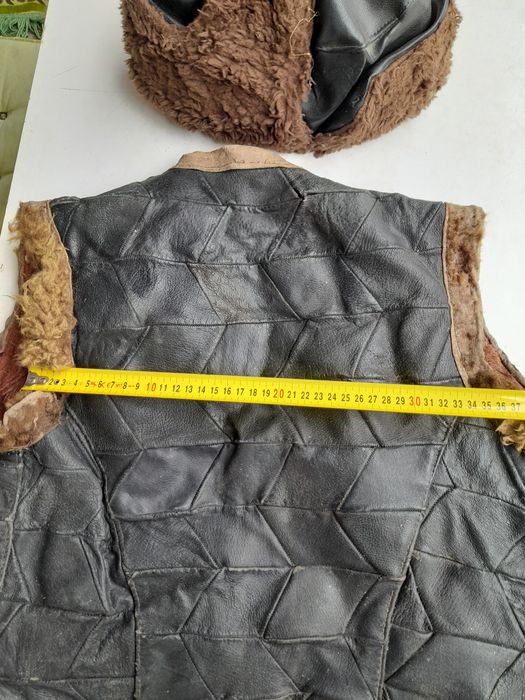 Кожен елек и кълпак