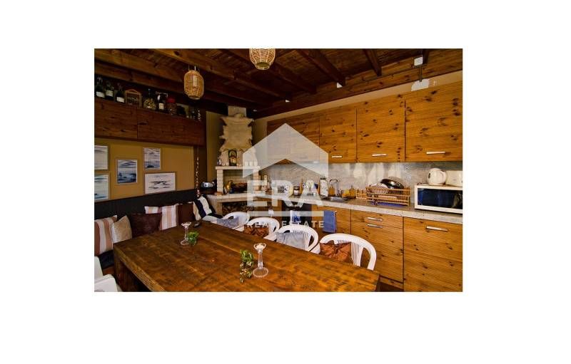 Четириетажна обзаведена къща за продажба, с барбекю зона и двор, в м-с