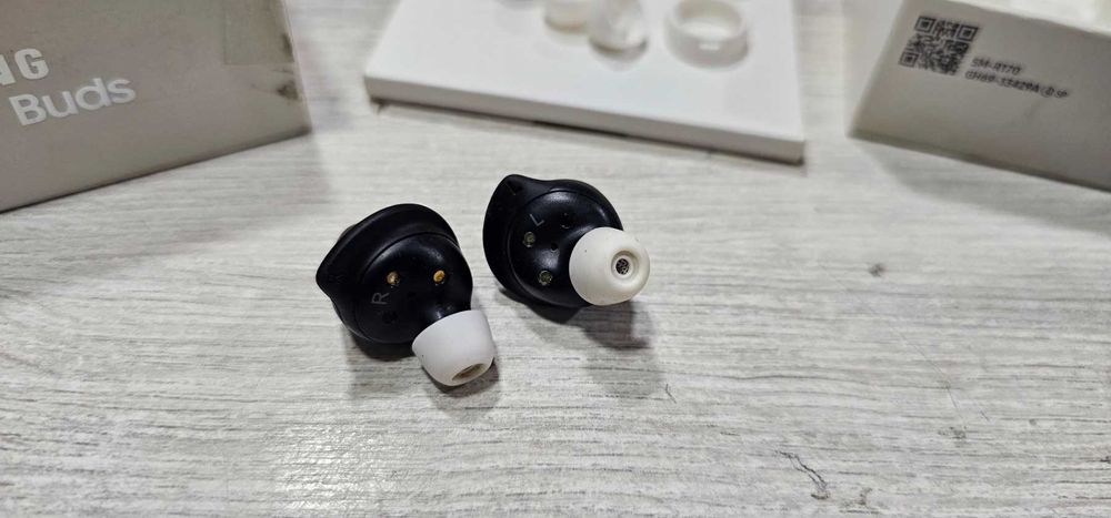 Безжични слушалки Samsung Galaxy Buds R170