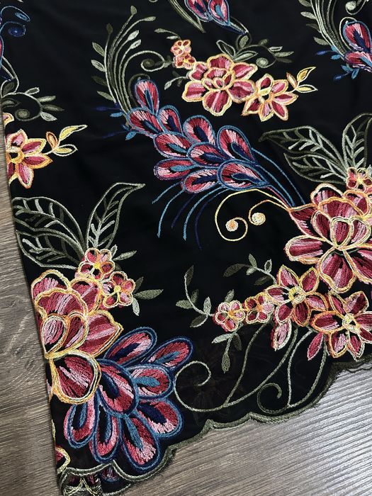 Платье с вышивкой