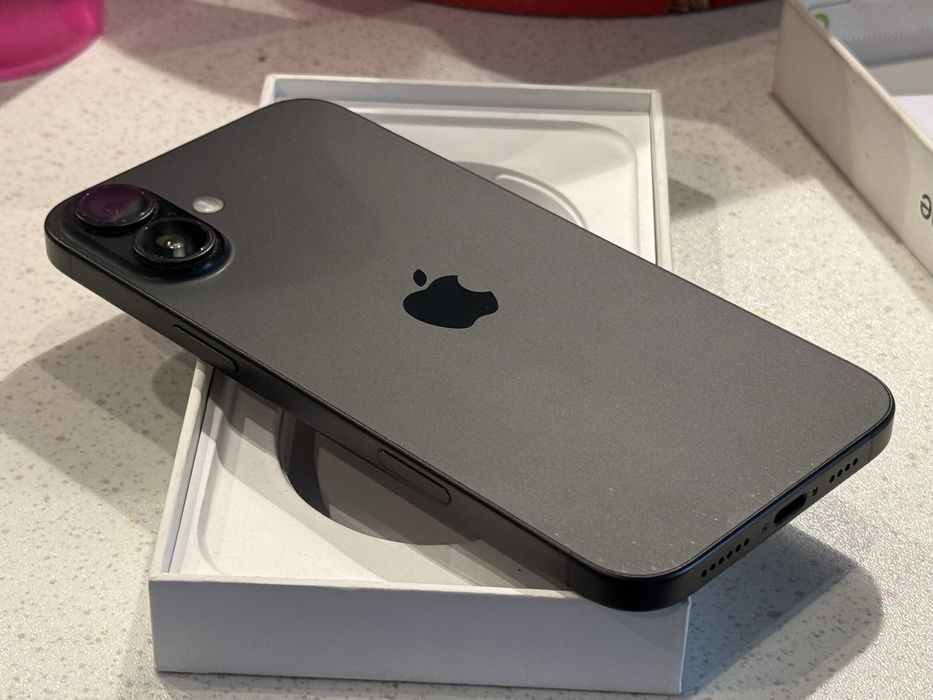 iPhone 16 128GB Black – Като НОВ, 91% Батерия.