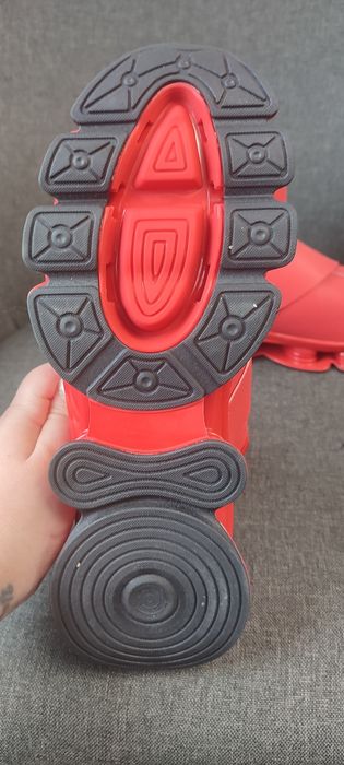 Чисто нови маратонки