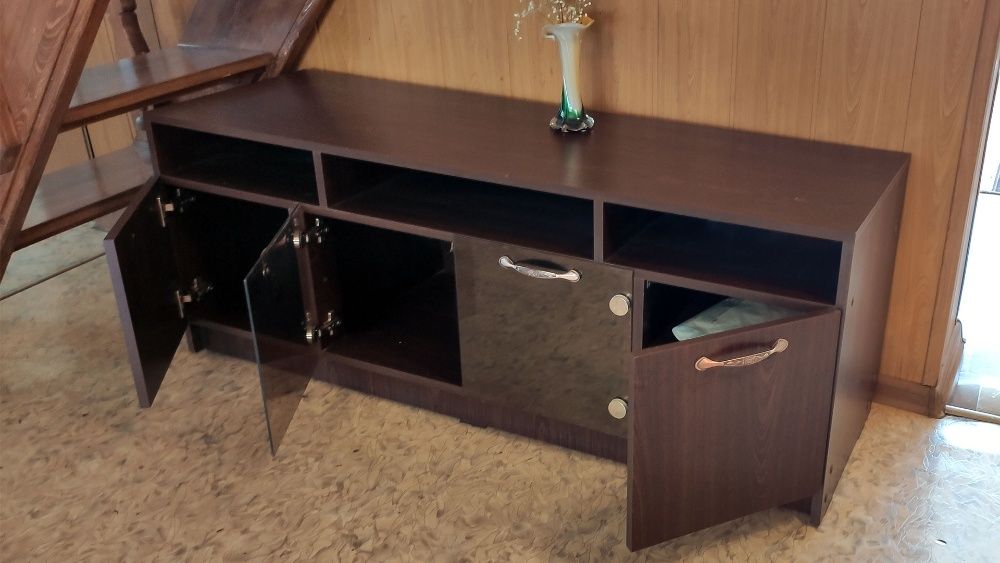 Продам тумбу под телевизор