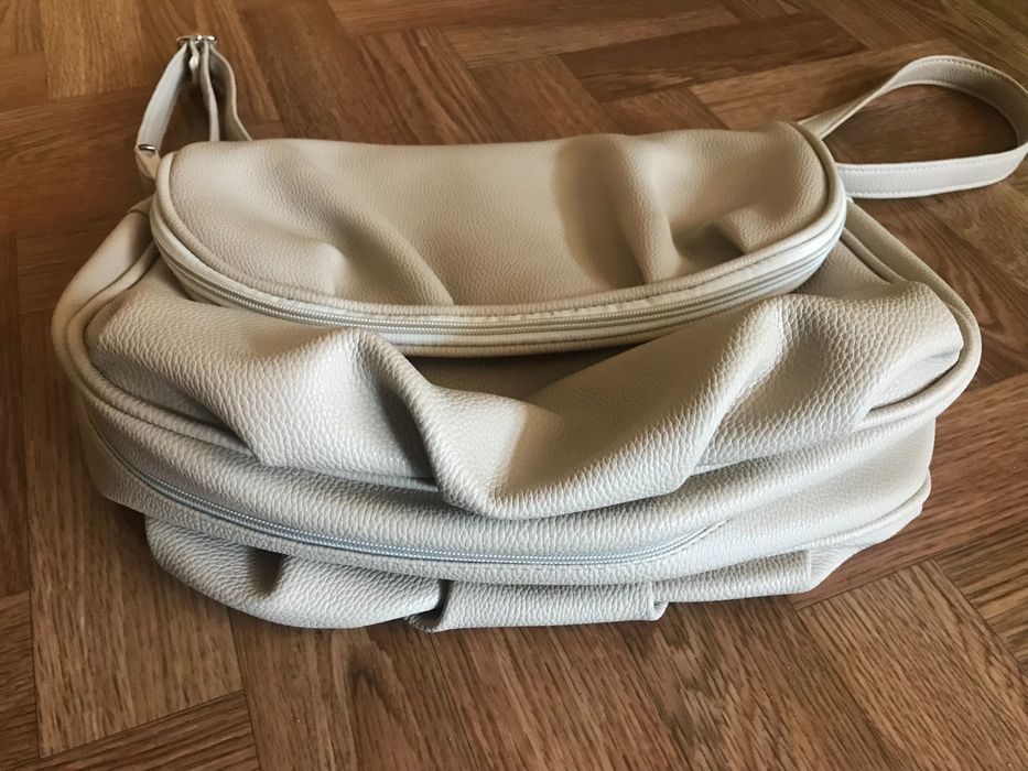 Дамска бежова чанта през рамо