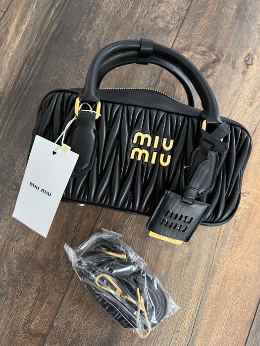 Висок клас мини чанта Miu Miu