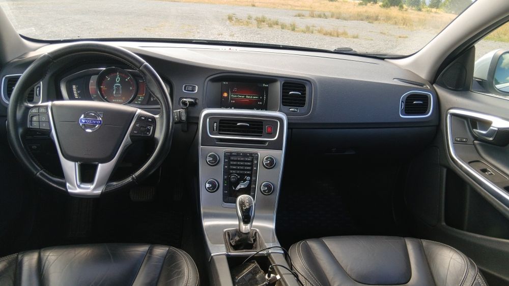 Proprietar vand 2014 Volvo v60 D4 181Cp Automat Trapa variante Dacia Duster