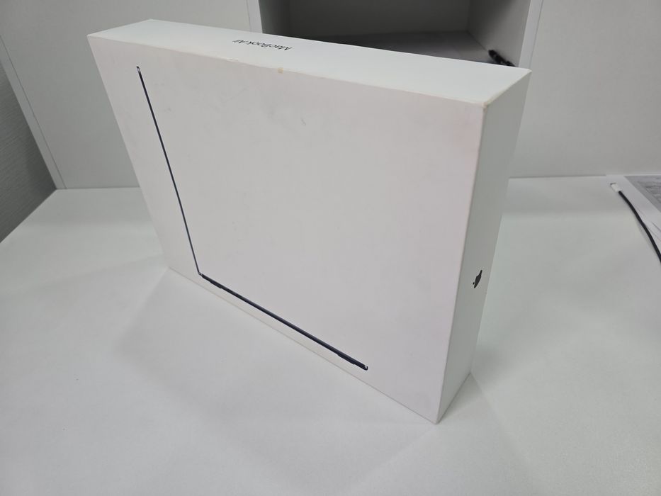 Продам MacBook Air 15" M3