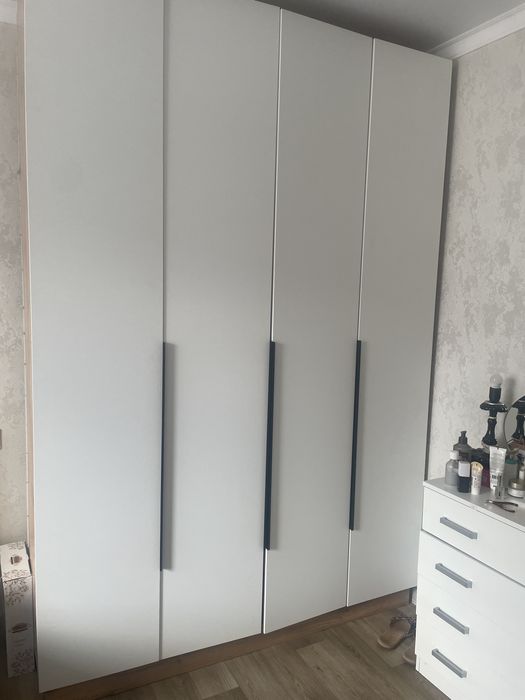 Продам большой шкаф