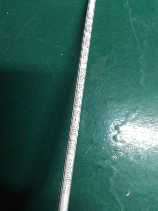 Сахаромер с термометром.