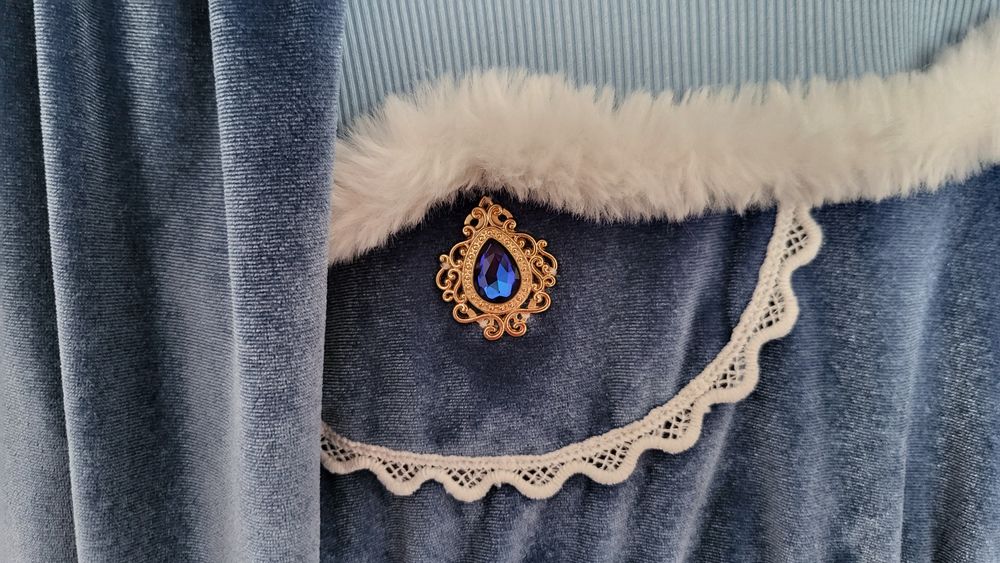 Rochita Elsa cu pelerina