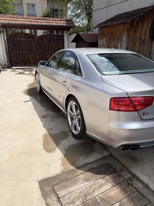 Audi S8 в перфектно състояние