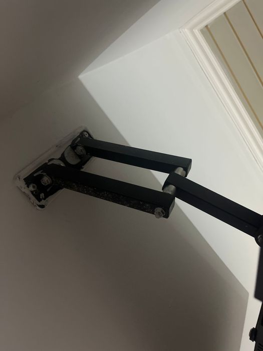 Телевизор с диагональю 81 см