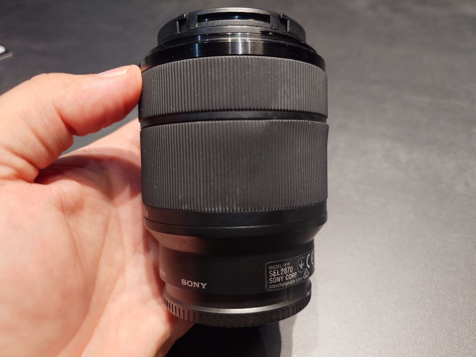 Obiectiv Full Frame, stalizarea & zoom intern Sony 28-70mm.