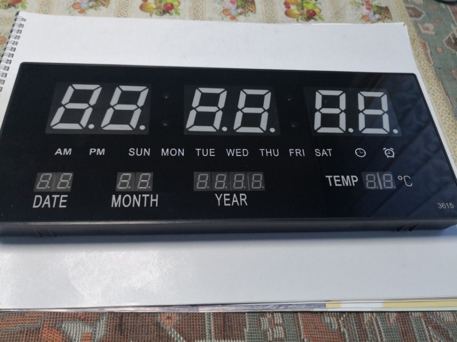 Ceas de perete cu led rosu sau alb cu alarma