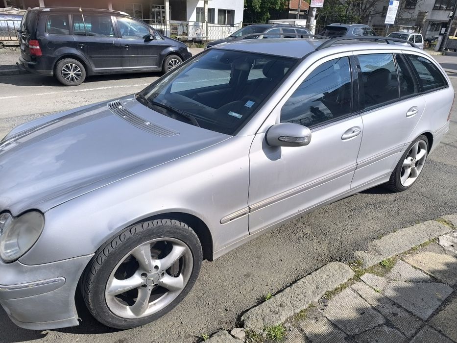 Продава Мерцедес с 320