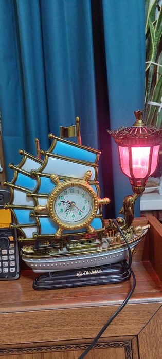 Продаю часы рабочие на батарейке за 40000сум