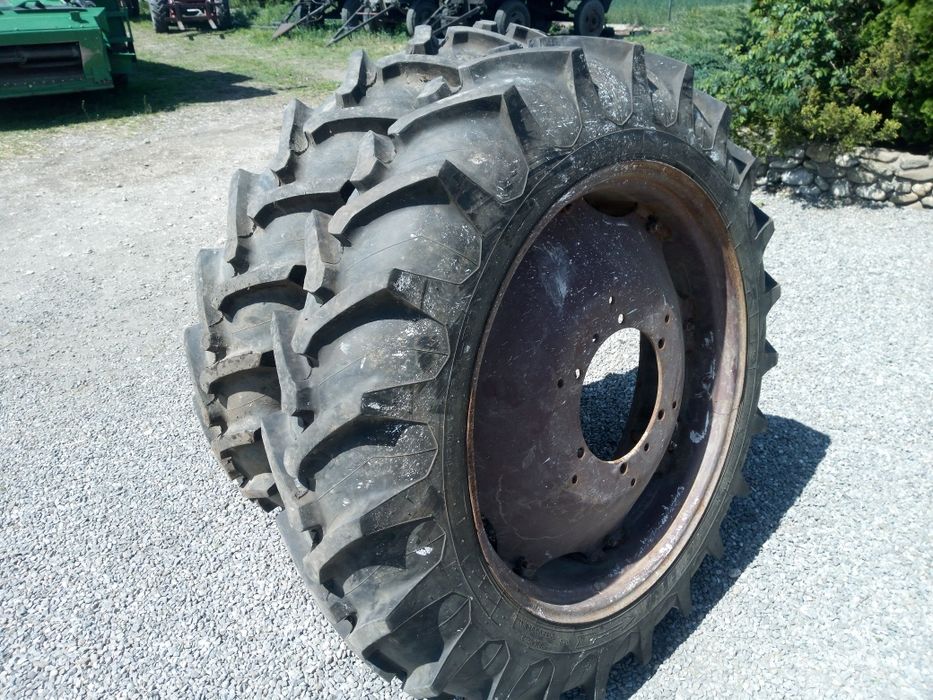 Vând rotii tractor 12.4 R 36