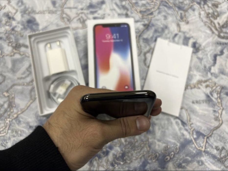 Телефон iPhone X