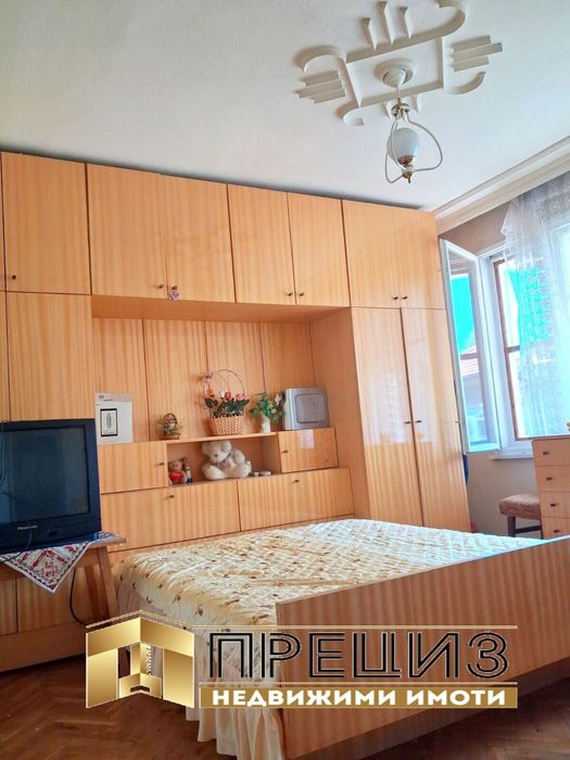 Продажба 5-стаен гр. Шумен - Куршун чешма 150m²