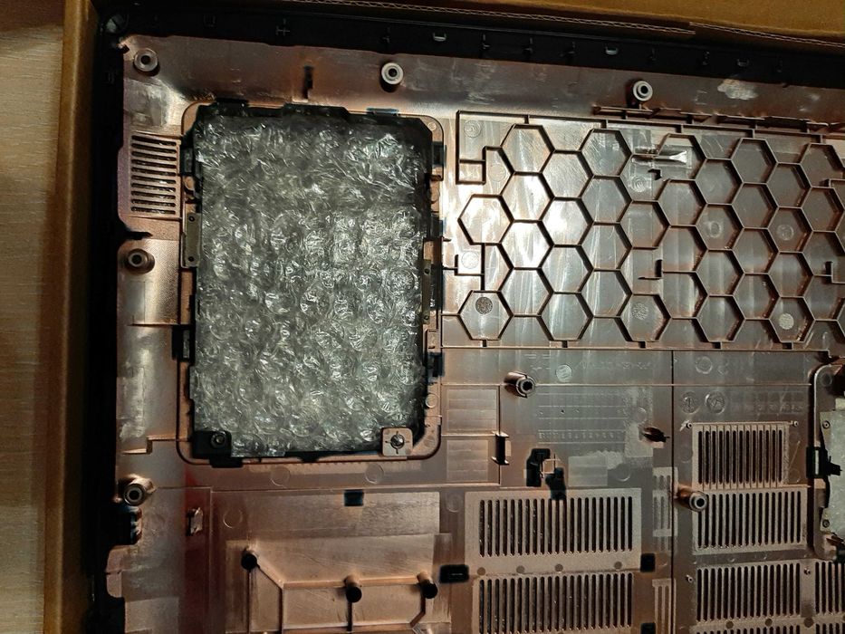 За лаптоп Aspire 7 A715-71/71G/72G N17C4 долен капак (short vent).