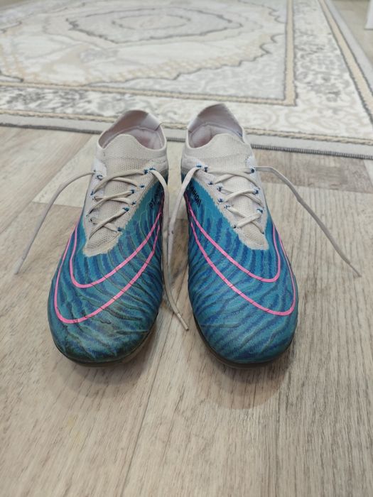 Футбольные бутсы Nike phantom gx