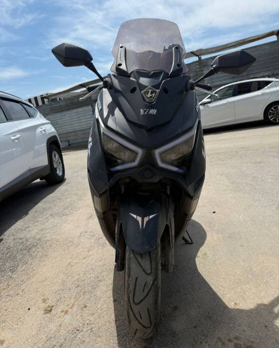 Скутер ZMAX 180кубов