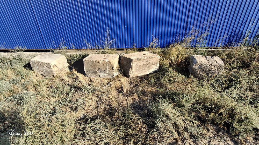 Продам б/у фундаментные блоки