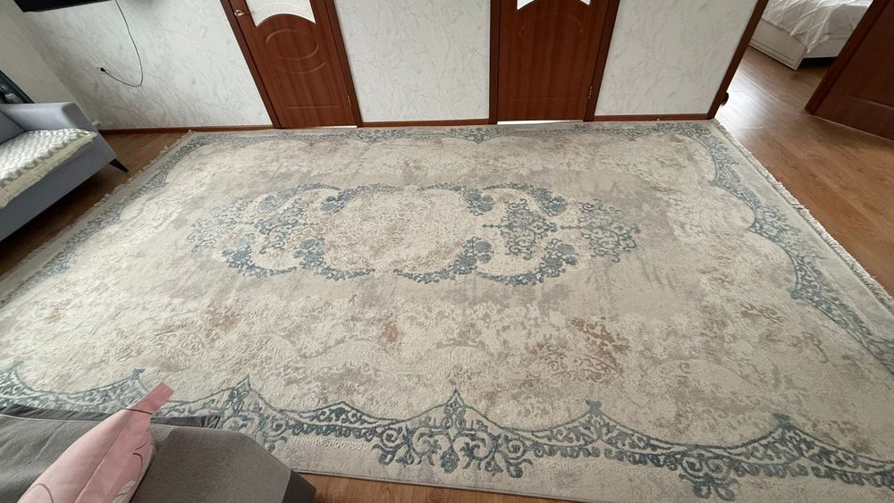 Продам ковер в хорошем состоянии