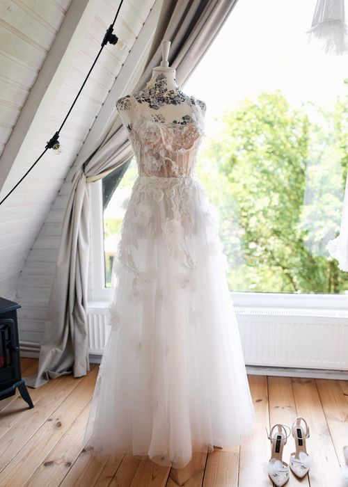 Rochie de miriasa by Ioana Călin cu trena detasabila si voal lung, corset si crăpătura pe picior