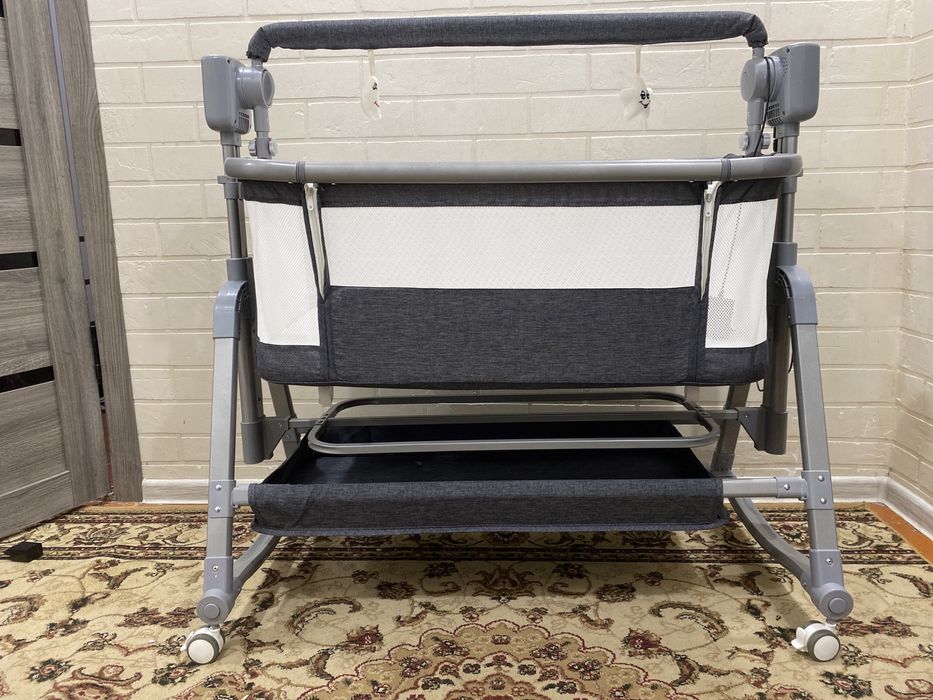 Продам манеж-люлька,3в1 электрическая-режим самоукачивания ,с музыкой