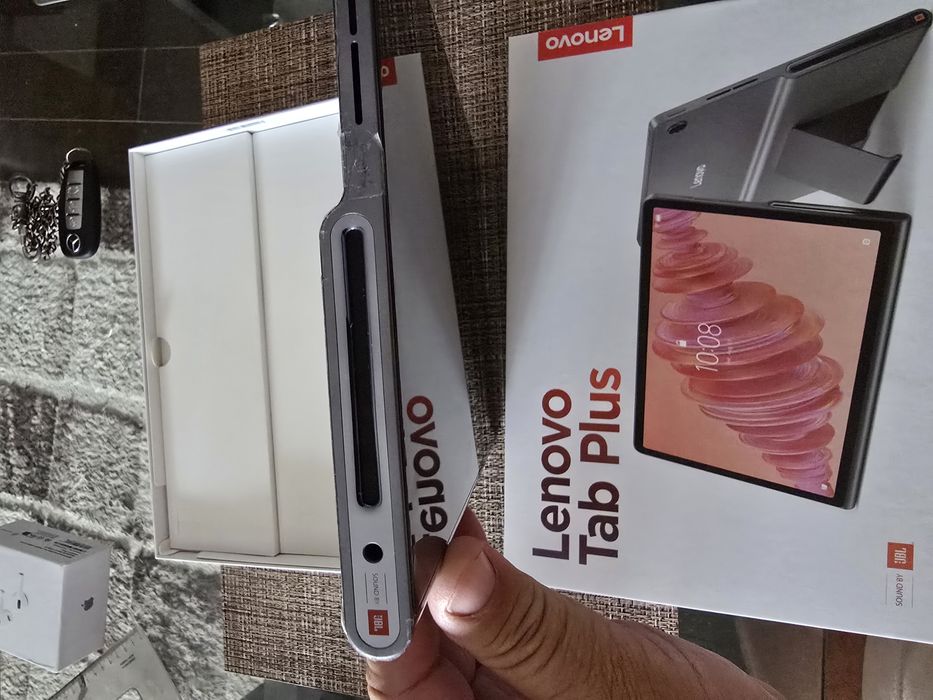 Tableta lenovo tab plus ca noua