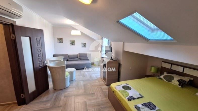 Двуетажна къща с ГЛЕДКА МОРЕ в м-т Буджака, гр. Созопол