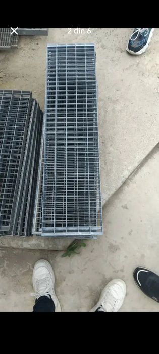 Trepte galvanizate de calitate, potrivite pentru scări metalice, holuri, platforme și spații industriale. Rezistente la coroziun