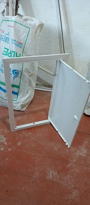 Люк ревизионный,пластиковый