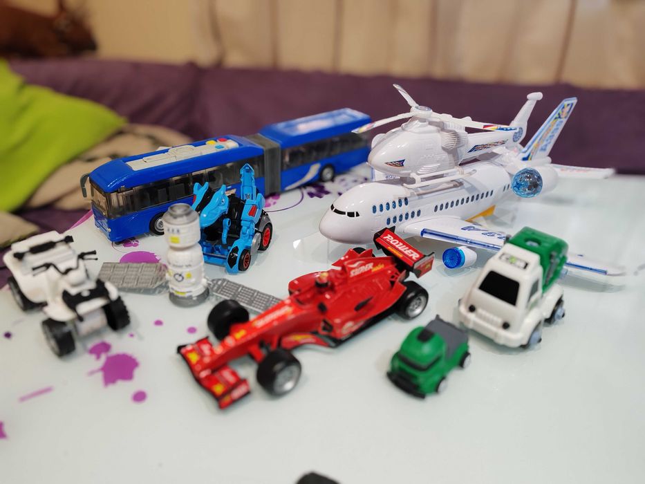 Детски играчки ( лотове ) повечето са купени от чужбина .