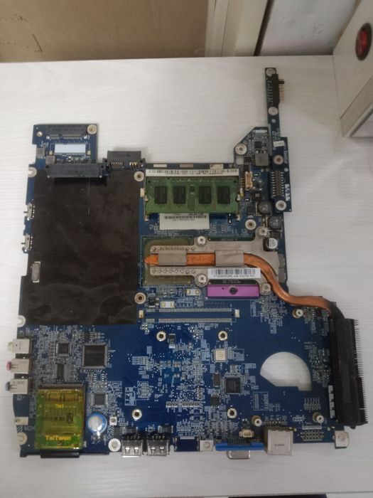 Материнская плата от ноутбука acer TravelMate 4330,рабочая,1 gb операт