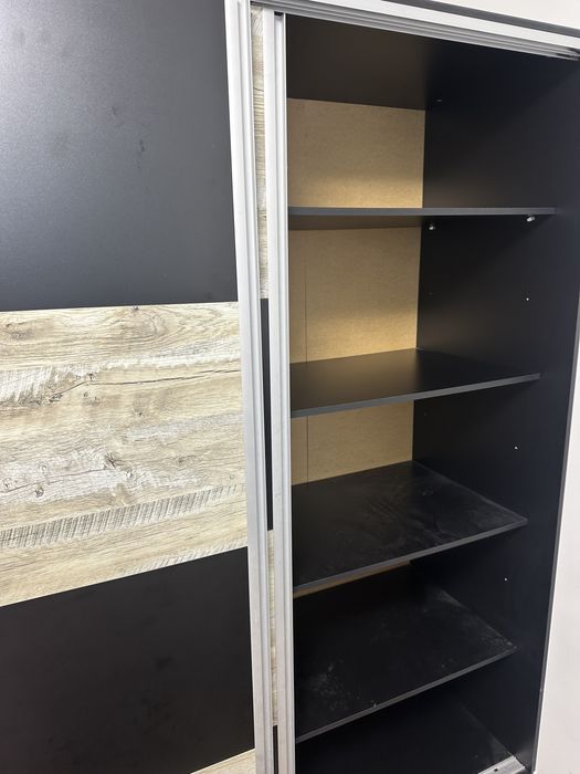 Неизползван Гардероб с плъзгащи врати