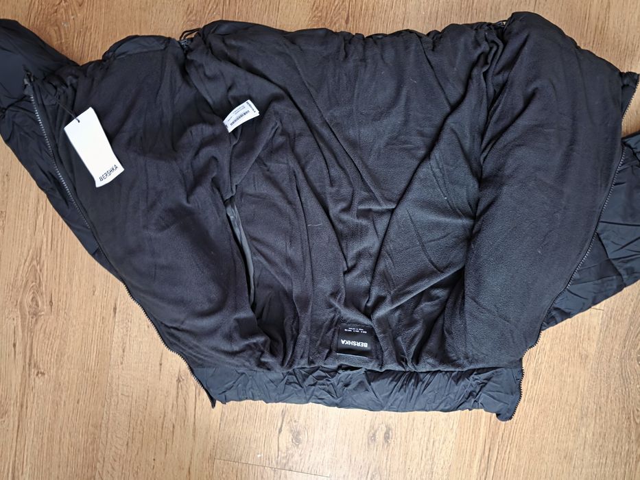 Geacă Bershka neagră – puffer călduros – mărimea S – Nouă cu etichetă
