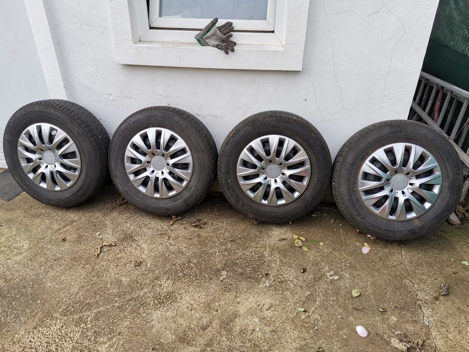 Set roți SUV cu jante de otel si anvelope de iarnă 215/70 R16 100T