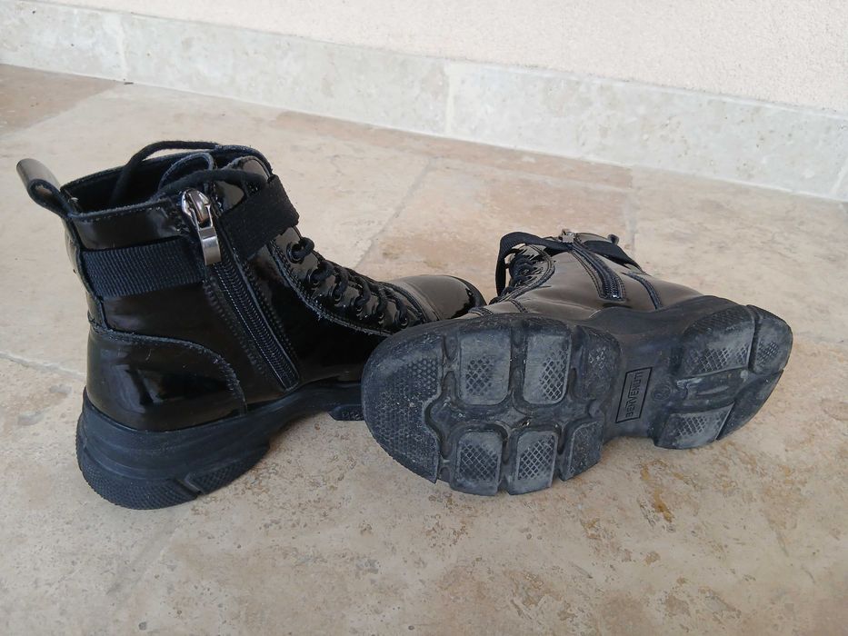Ghete copii Benvenuti negre din piele naturală lăcuită