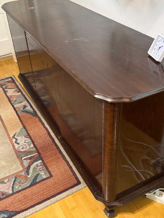 Comodă lungă din lemn masiv